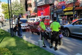 Araç-çalıp-ters-istikamete-dalan-şahıs-yayaya-çarptı-
