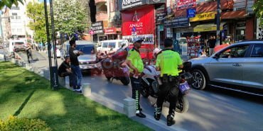 Araç-çalıp-ters-istikamete-dalan-şahıs-yayaya-çarptı-