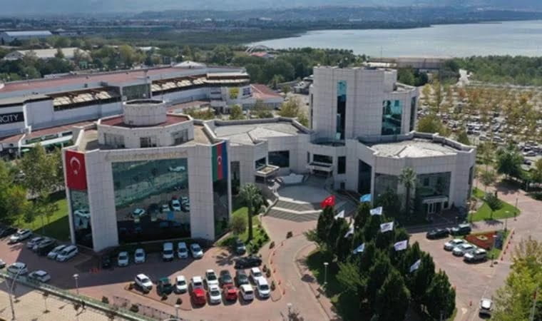 Kocaeli Büyükşehir Belediyesi’nin, sözleşmeli memurların hepsini tek tip eğitmen kadrosundan işe alması tepki çekiyor 