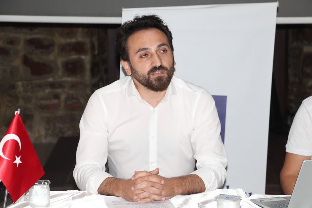 TMMOB’a bağlı Mimarlar Odası Kocaeli Şubesi bugün taş binada konuyla ilgili bası açıklaması gerçekleştirdi.