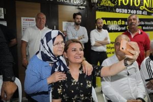 Fatma Kaplan Hürriyet Hurriyet Izmitte basimiz dik geziyoruz 11