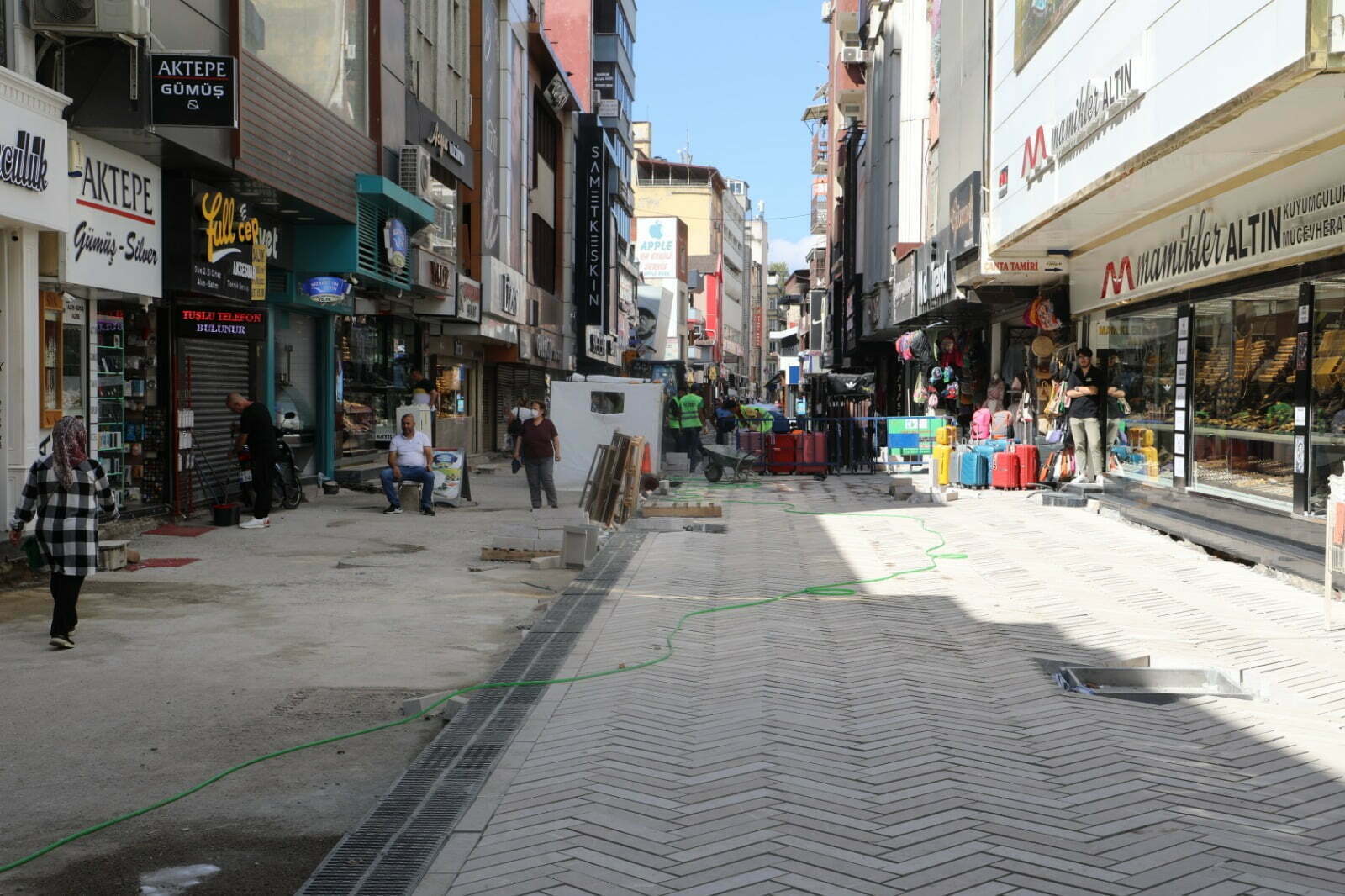 Istiklal Caddesinde ekipler gece gunduz yogun mesai harciyor 4