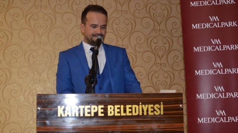 AKP’li Kartepe Belediyesi, 7 yıldır bünyesinde bulunan çalışanına AKP’den istifa etti diye mobing uyguluyor. 