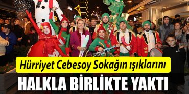 Hurriyet Cebesoy Sokagin isiklarini halkla birlikte yakti