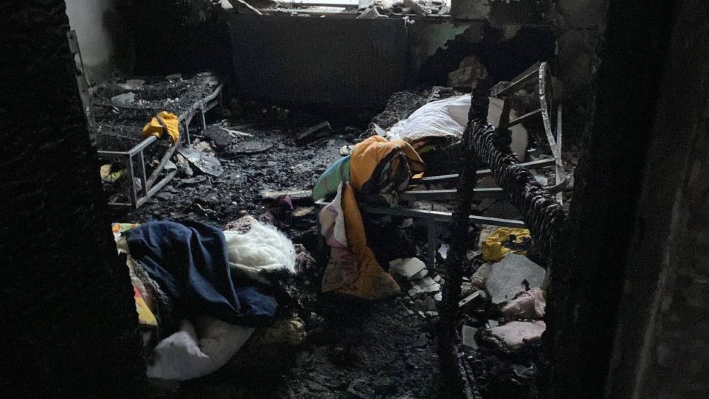 PATLAMANIN MEYDANA GELDİĞİ BİNADAKİ HASAR, GÜN AĞARINCA ORTAYA ÇIKTI PATLAMANIN ARDINDAN EV VE EŞYALAR KÜLE DÖNDÜ AW809836 02