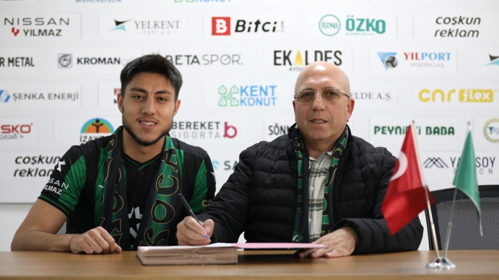 Kirklarelispor kulubunden Mert Colgecen ile 4.5 yillik sozlesme imzaladik. Camiamiza hayirli olsun. 1