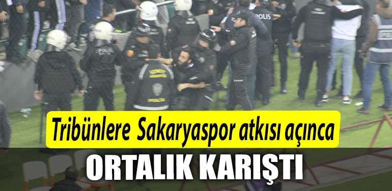 Sahaya atlayip Kocaelispor tribunune Sakaryaspor atkisi acinca ortalik karisti