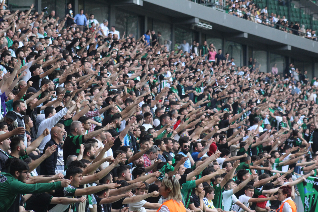 KOCAELİSPOR ŞAMPİYONLUĞUNU İLAN ETTİ TFF 2.LİG: KOCAELİSPOR: 2 KASTAMONUSPOR: 1