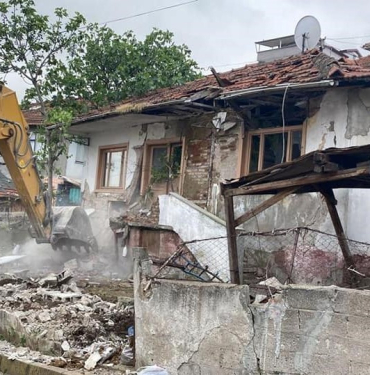 FELAKETİ YAŞAYAN İLÇEDE YIKILAN BİNA SAYISI 120 OLDU