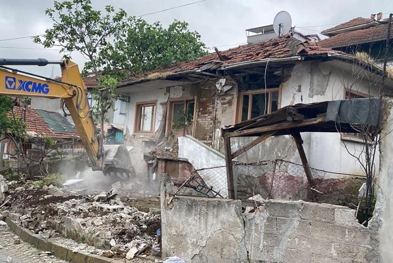 FELAKETİ YAŞAYAN İLÇEDE YIKILAN BİNA SAYISI 120 OLDU
