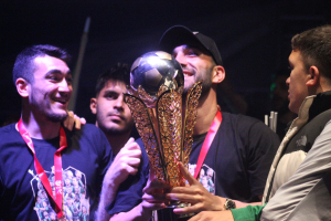 KOCAELİSPOR ŞAMPİYONLUĞU COŞKUYLA KUTLADI KOCAELİSPOR'UN ŞAMPİYONLUK COŞKUSUYLA SEKAPARK ALEV ALDI