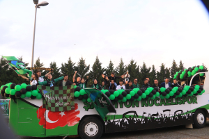 KOCAELİSPOR ŞAMPİYONLUĞU COŞKUYLA KUTLADI KOCAELİSPOR'UN ŞAMPİYONLUK COŞKUSUYLA SEKAPARK ALEV ALDI