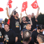 KOCAELİSPOR ŞAMPİYONLUĞU COŞKUYLA KUTLADI KOCAELİSPOR'UN ŞAMPİYONLUK COŞKUSUYLA SEKAPARK ALEV ALDI