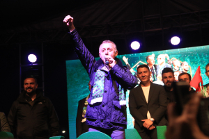 KOCAELİSPOR ŞAMPİYONLUĞU COŞKUYLA KUTLADI KOCAELİSPOR'UN ŞAMPİYONLUK COŞKUSUYLA SEKAPARK ALEV ALDI