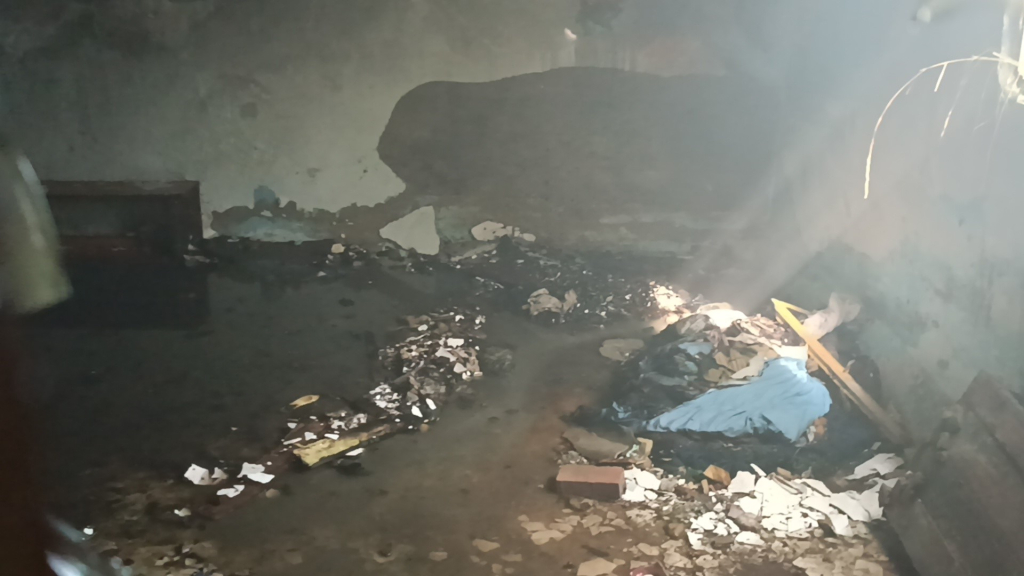 METRUK BİNADA YANGIN ÇIKTI, MAHALLELİ İSYAN ETTİ: "ÇOCUKLARIMIZ RİSK ALTINDA"