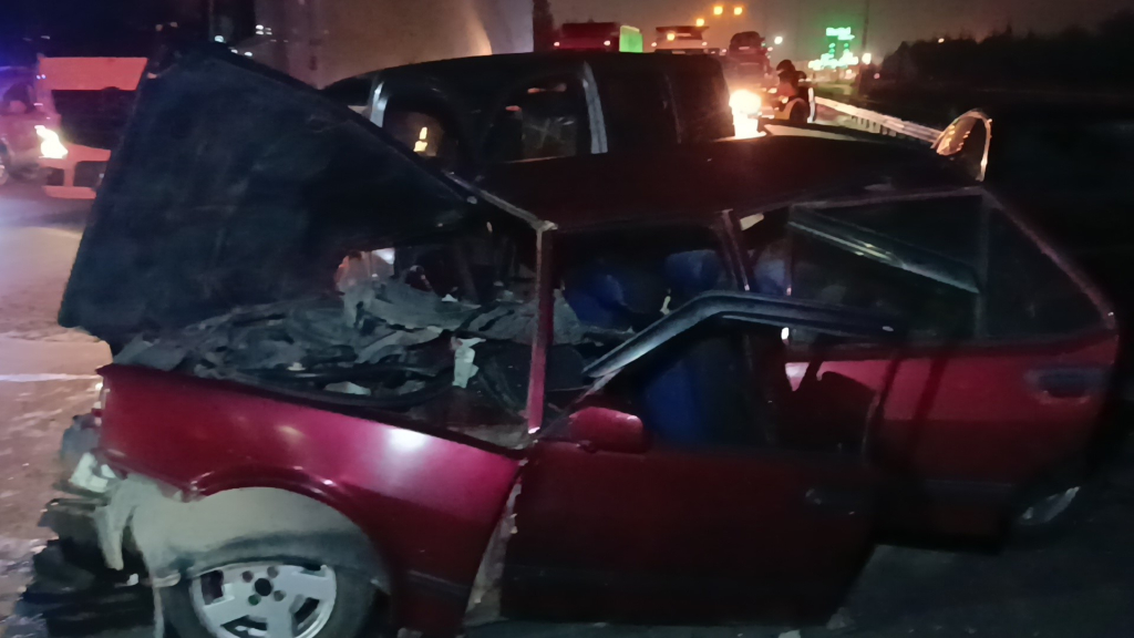 TEM'DE 3 ARACIN KARIŞTIĞI ZİNCİRLEME KAZA: 4 YARALI