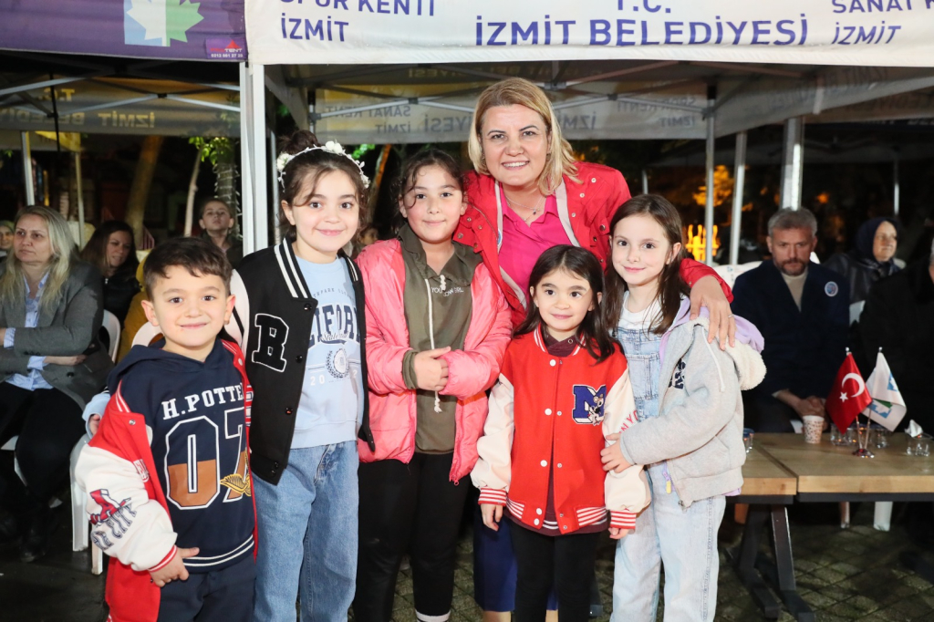 İzmit Belediyesi ve Balkan Derneklerinden unutulmaz Hıdırellez coşkusu (1)