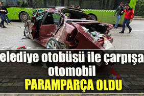 Kocaeli' de Belediye otobüsü ile çarpışan otomobil paramparça oldu