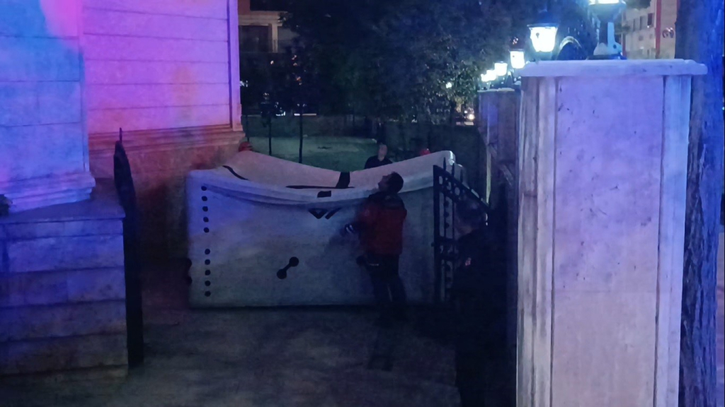 MİNAREYE ÇIKAN ŞAHSI POLİS İKNA ETTİ