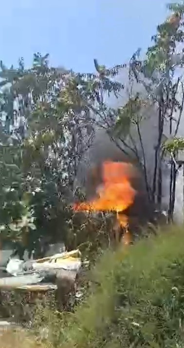 ZEYTİNLİKTE YANGIN ÇIKTI, KULÜBE VE ÇOK SAYIDA AĞAÇ KÜLE DÖNDÜ