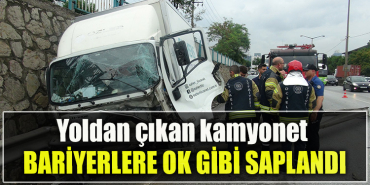 Kocaeli' de yoldan çıkan kamyonet önce bariyerlere ardından duvara çarptı