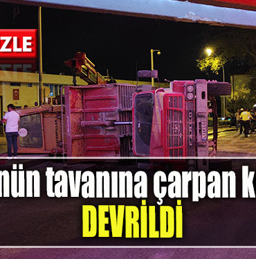 Kocaeli' de Buldozer yüklü kamyonun devrilme anı kamerada