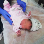1 haftalik bebegi su kanalina birakan annesiymis 7iU8M4NM.jpg