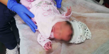 1 haftalik bebegi su kanalina birakan annesiymis 7iU8M4NM.jpg