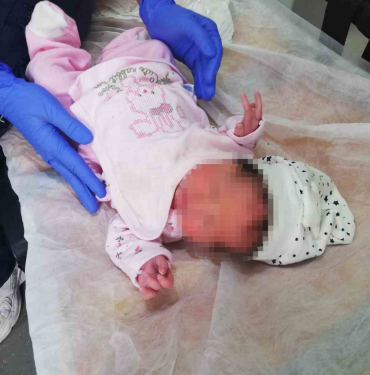 1 haftalik bebegi su kanalina birakan annesiymis 7iU8M4NM.jpg