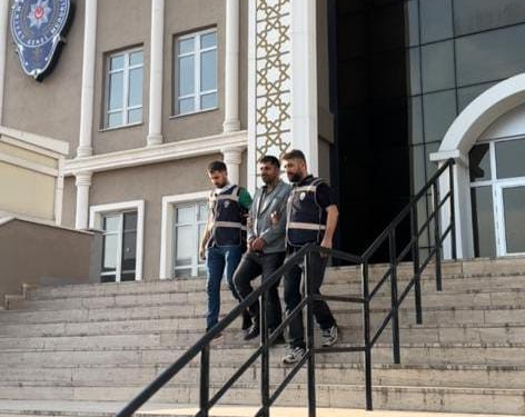 42 yil hapis cezasiyla araniyordu yakalandi ON8b4UcB.jpg