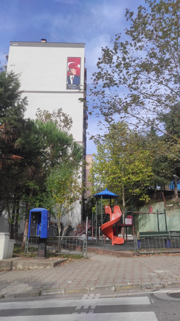 Atatürkü’ ü kullanarak kaçak reklam yapan firmaya tepki