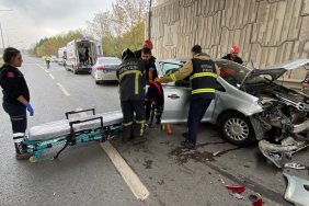 HURDAYA DÖNEN OTOMOBİLDE SIKIŞANLARIN İMDADINA İTFAİYE YETİŞTİ