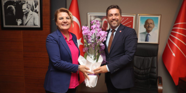 İzmit Belediye Başkanı Fatma Kaplan Hürriyet, CHP Kocaeli İl Başkanı Bülent Sarı' yı ziyaret etti