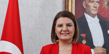 İzmit Belediye Başkanı Fatma Kaplan Hürriyet Cumhuriyetin kanatları altında nice 100 yıllara!