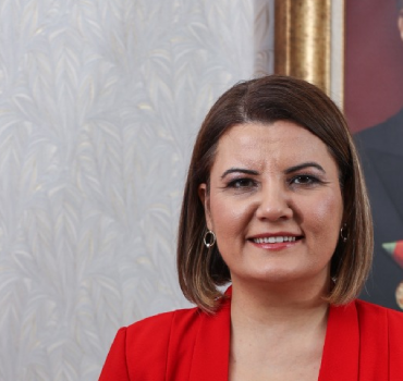 İzmit Belediye Başkanı Fatma Kaplan Hürriyet Cumhuriyetin kanatları altında nice 100 yıllara!