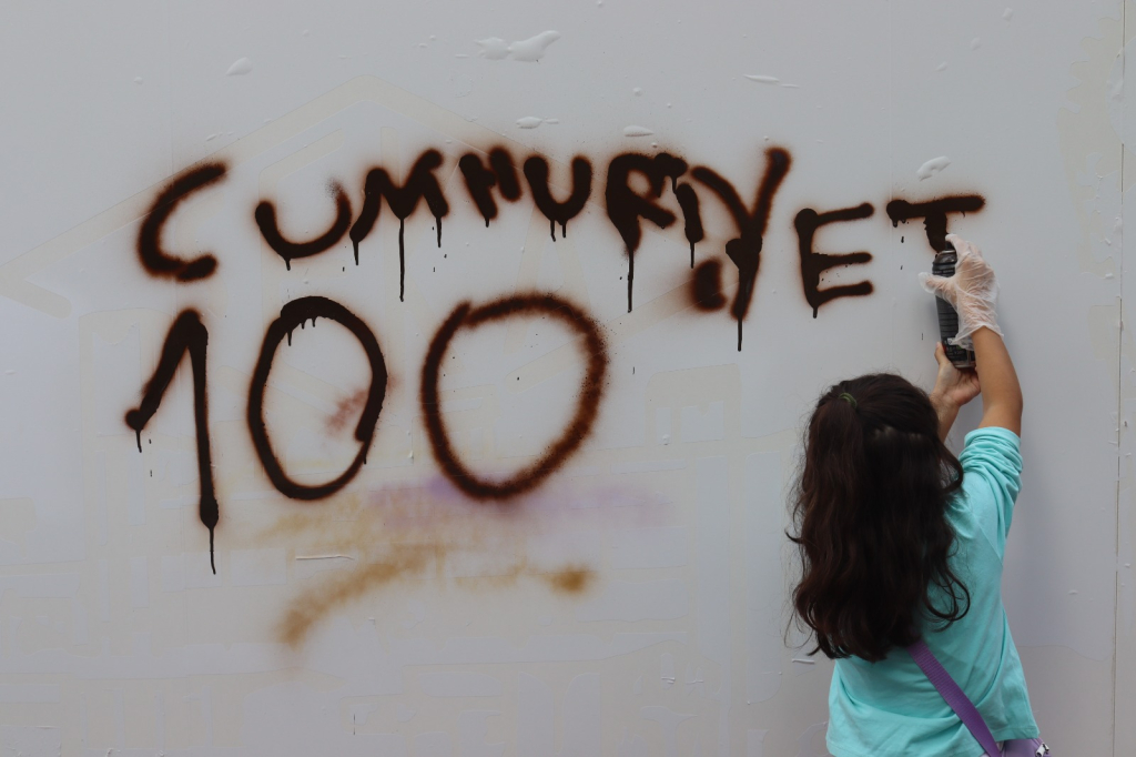 Izmit Belediyesinin interaktif graffiti çalismasi yogun ilgi görüyor (1)