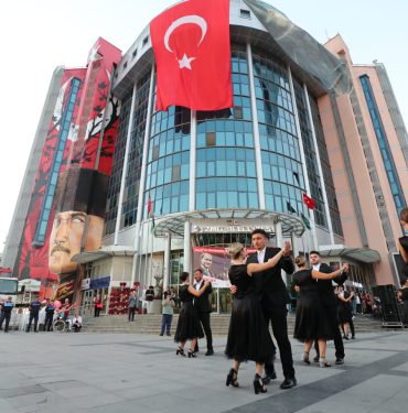 İzmit Belediyesinin vals gösterisi beğeni topladı (11)
