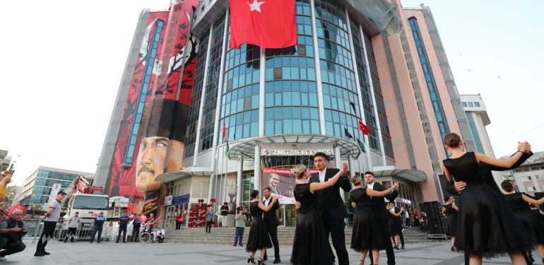 İzmit Belediyesinin vals gösterisi beğeni topladı (11)
