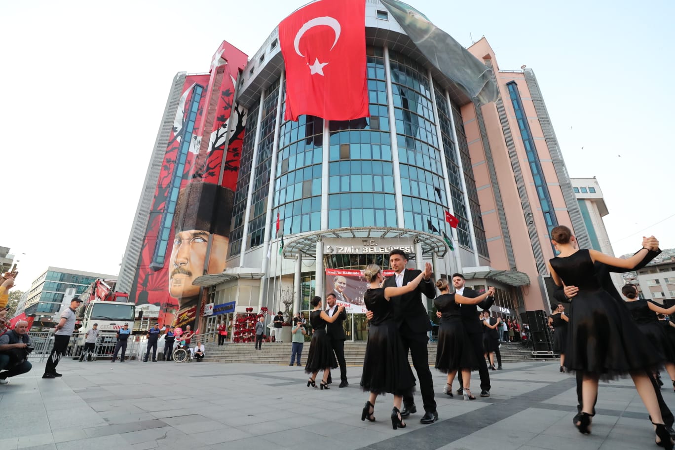 İzmit Belediyesinin vals gösterisi beğeni topladı (11)