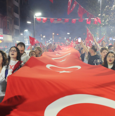 Izmit'te binlerce Cumhuriyet asigi 100. yil Kortejinde bayram coskusu yasadi (8)