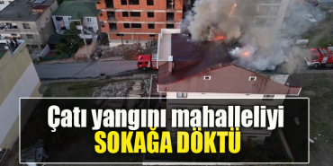 Kocaeli' de Çatı yangını mahalleliyi sokağa döktü