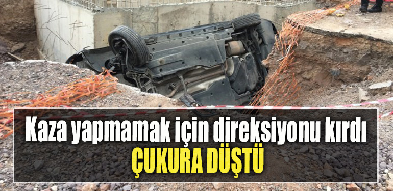 Kocaeli' de Kaza yapmamak için direksiyonu kırdı, çukura düştü