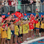 Minik yüzücüler, İzmit Belediyesi 100. Yıl Yüzme Yarışlarında kıyasıya mücadele etti (8)