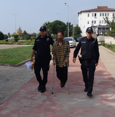 arkadasini vurdu koltuk degnekleriyle adliyeye goturuldu sK8YiXSR.jpg