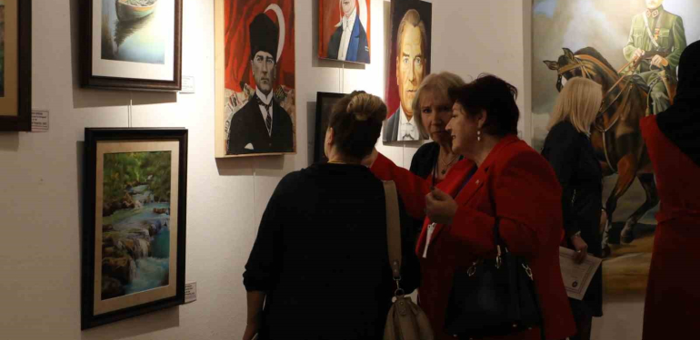 cumhuriyet ve biz sergisi sanatseverlerin begenisine sunuldu AnKljdgE.jpg