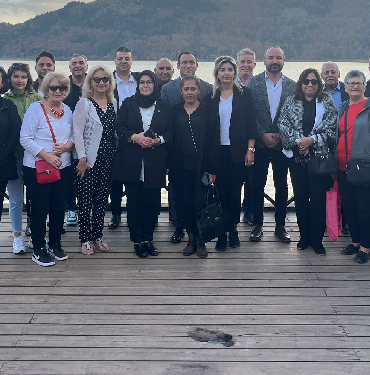 iyi parti övgü