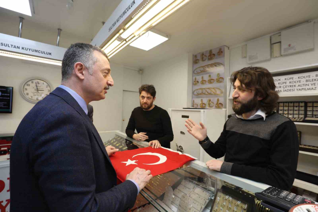 kocaeli 20 bin turk bayragiyla kirmizi beyaza burunecek Fc4wJTR5.jpg
