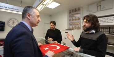 kocaeli 20 bin turk bayragiyla kirmizi beyaza burunecek Fc4wJTR5.jpg