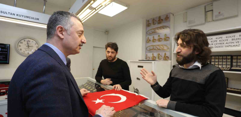 kocaeli 20 bin turk bayragiyla kirmizi beyaza burunecek Fc4wJTR5.jpg