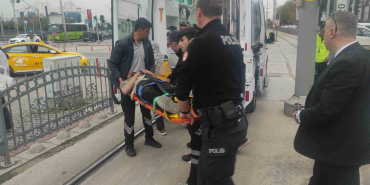 kocaelide tramvayin carptigi yaya yaralandi VwyZ9127.jpg